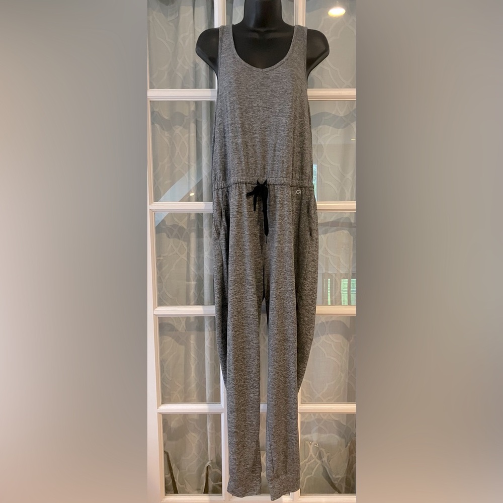 Gap Fit size M Gray Sleeveless Romper Jumpsuit with pockets